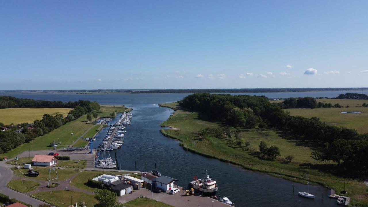 Reetferienhaus - Schaprode Hafen Bagian luar foto