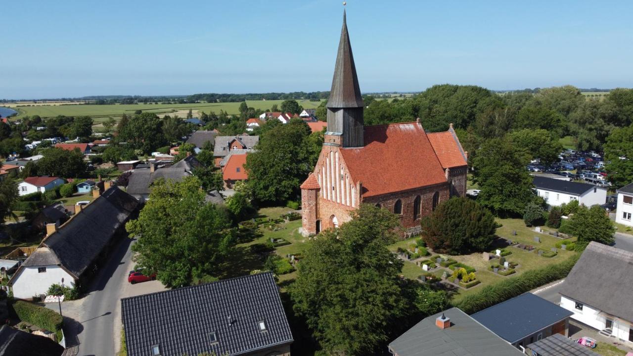 Reetferienhaus - Schaprode Hafen Bagian luar foto