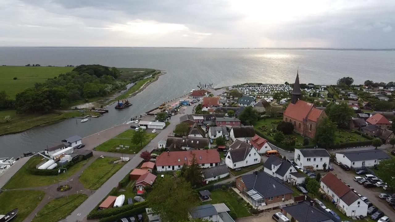 Reetferienhaus - Schaprode Hafen Bagian luar foto