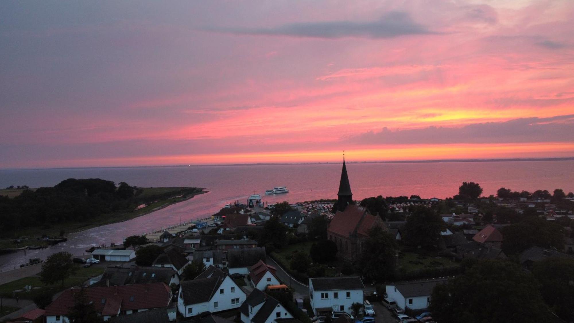 Reetferienhaus - Schaprode Hafen Bagian luar foto